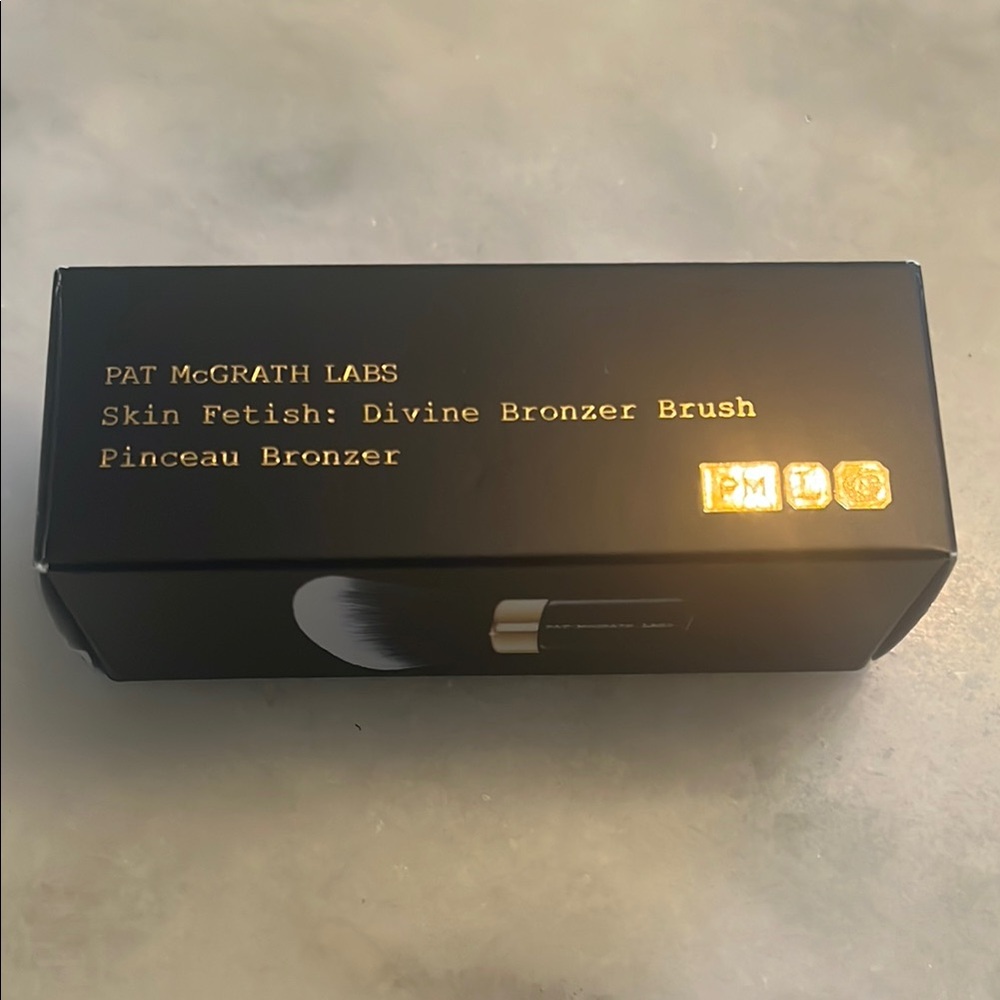 Pat McGrath Skin Fetish Divine Bronzer Brush - Black and Gold